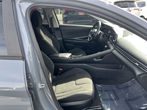 Used 2021 Hyundai Elantra SEL w/ Convenience Package image 11