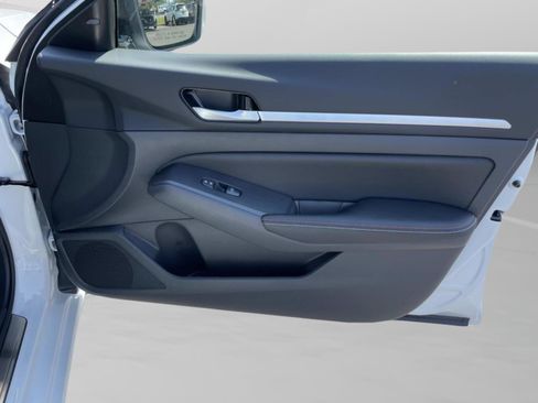 New 2026 Nissan Altima 2.5 SR FWD image 19