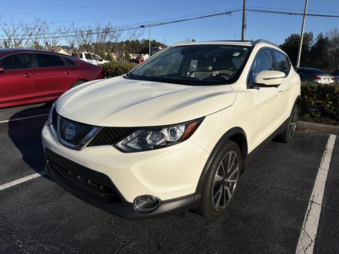 Used 2019 Nissan Rogue Sport SL w/ Premium Package image 3