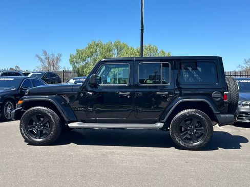 Used 2022 Jeep Wrangler Unlimited Sahara AWD/4WD image 6