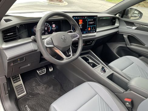 New 2026 Volkswagen Tiguan SE R-Line image 17