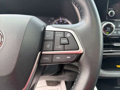 Used 2023 Toyota Highlander XLE image 23