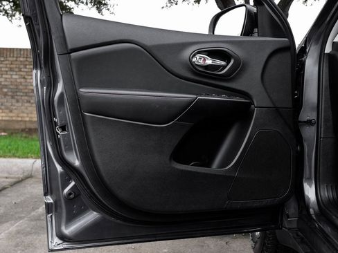 Used 2022 Jeep Cherokee Trailhawk image 55