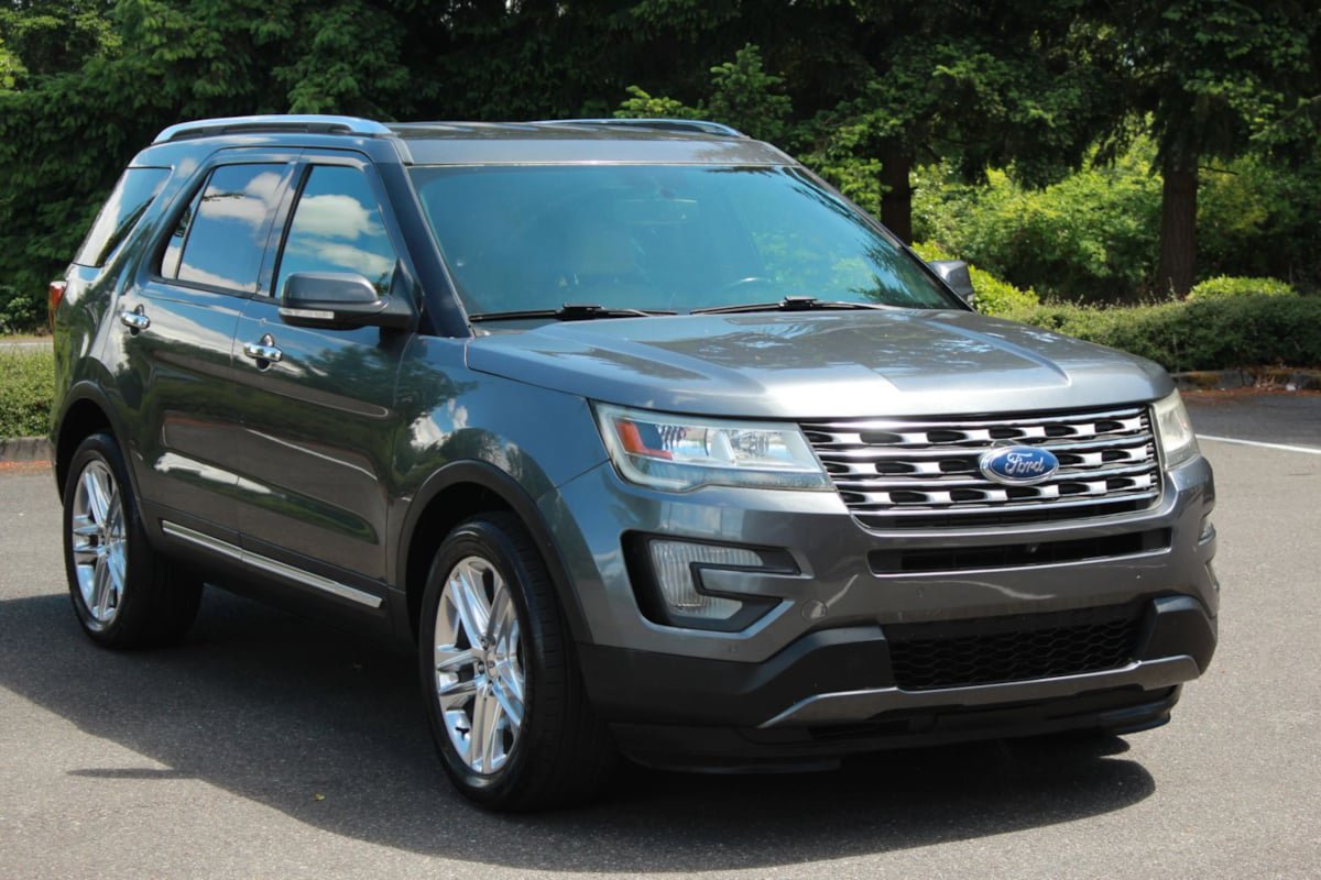 Used 2017 Ford Explorer Limited w/ Class II Trailer Tow Package AWD/4WD image 8