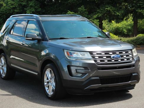 Used 2017 Ford Explorer Limited w/ Class II Trailer Tow Package AWD/4WD image 8