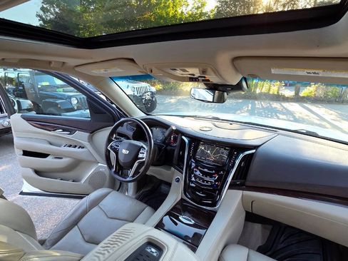 Used 2017 Cadillac Escalade Luxury AWD/4WD image 51