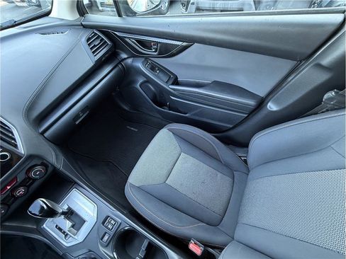Used 2018 Subaru Crosstrek 2.0i Premium image 12