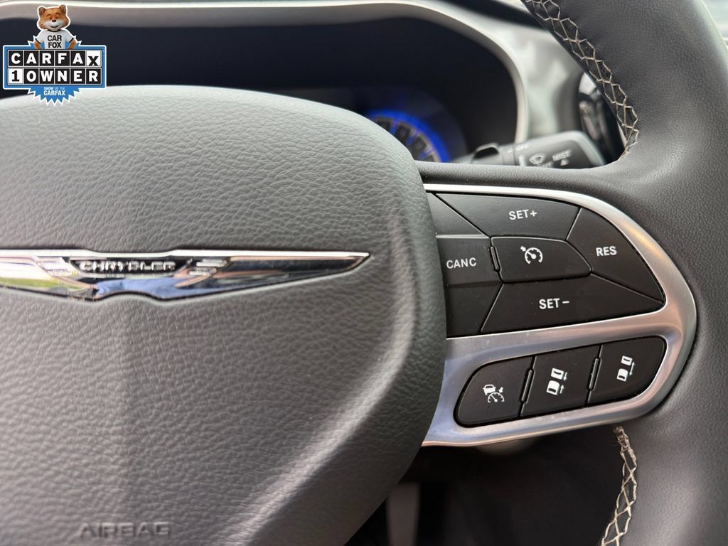 Used 2025 Chrysler Pacifica Select FWD image 26