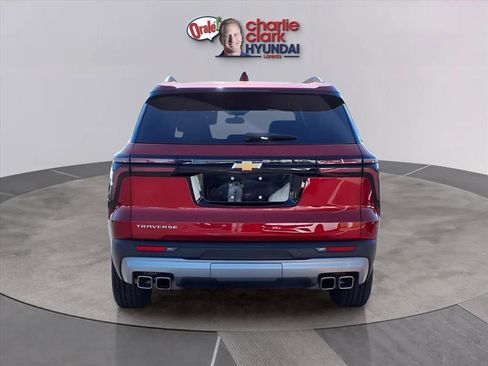 Used 2025 Chevrolet Traverse LT image 4