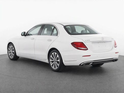 Used 2017 Mercedes-Benz E 300 4MATIC image 3