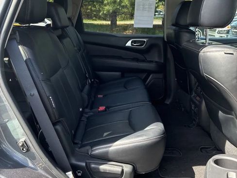 Used 2018 Nissan Pathfinder Platinum w/ Cargo Package AWD/4WD image 16