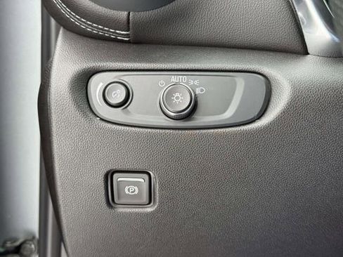 Used 2025 Chevrolet Blazer LT image 17