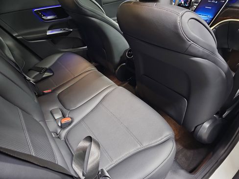 Certified 2025 Mercedes-Benz GLC 300 image 12