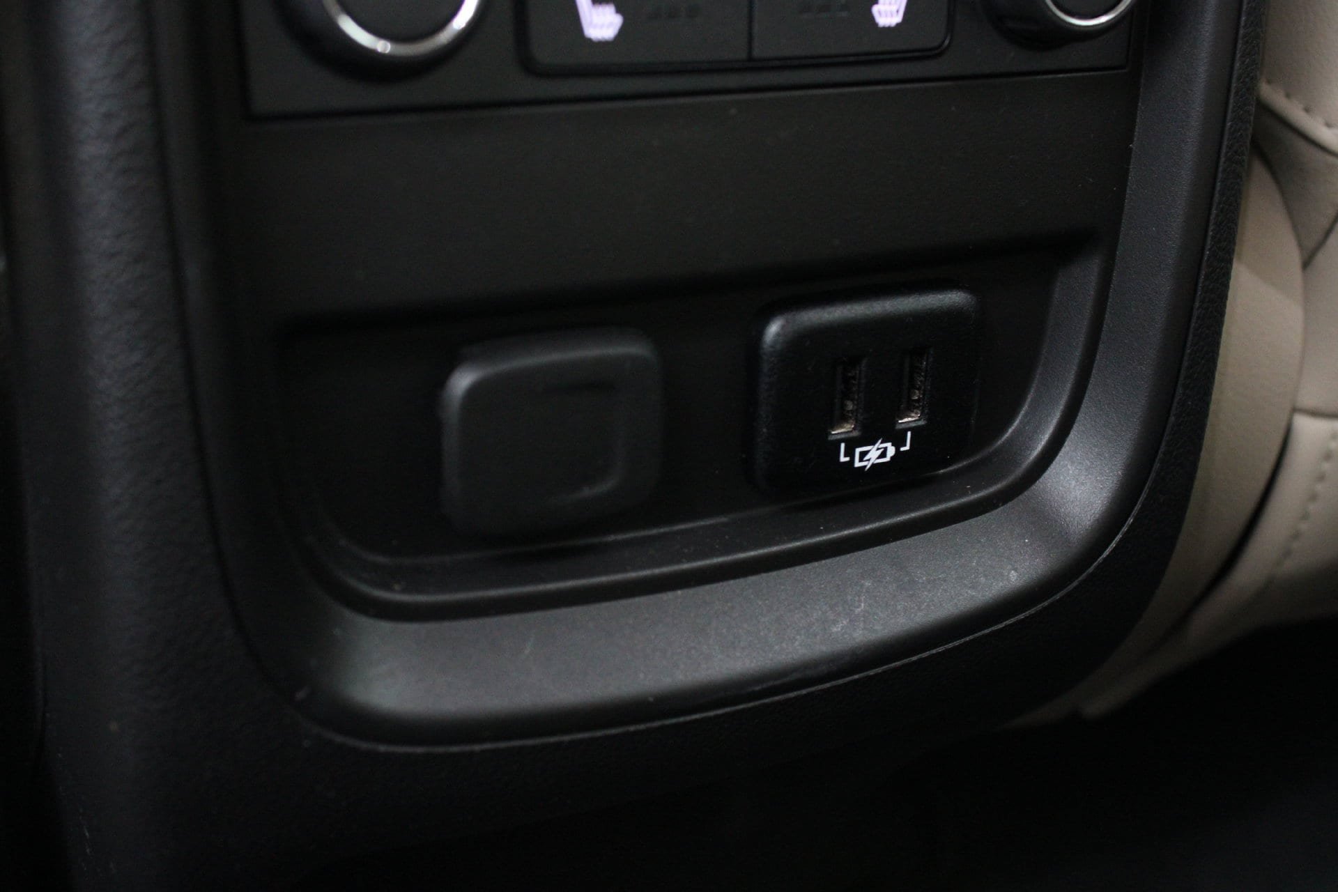 Used 2018 Buick Envision Essence FWD image 20
