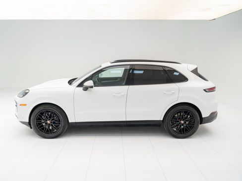 Certified 2026 Porsche Cayenne AWD/4WD image 2