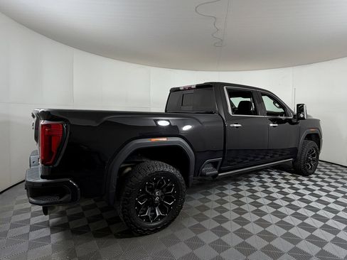 Used 2021 GMC Sierra 2500 Denali w/ Denali Black Diamond Edition image 4