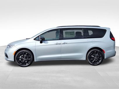 New 2026 Chrysler Pacifica Select w/ S Appearance Package