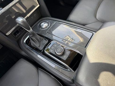 Used 2024 Nissan Armada SV image 17