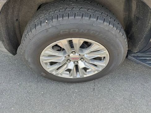 Used 2023 GMC Yukon Denali AWD/4WD image 9