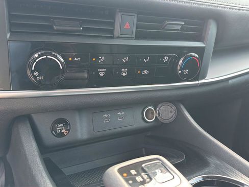 Used 2024 Nissan Rogue S AWD/4WD image 25