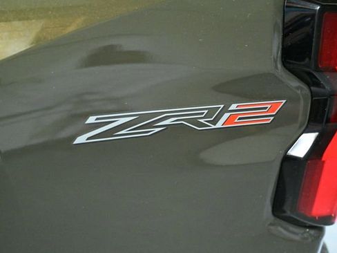 Used 2024 Chevrolet Colorado ZR2 w/ Technology Package image 12