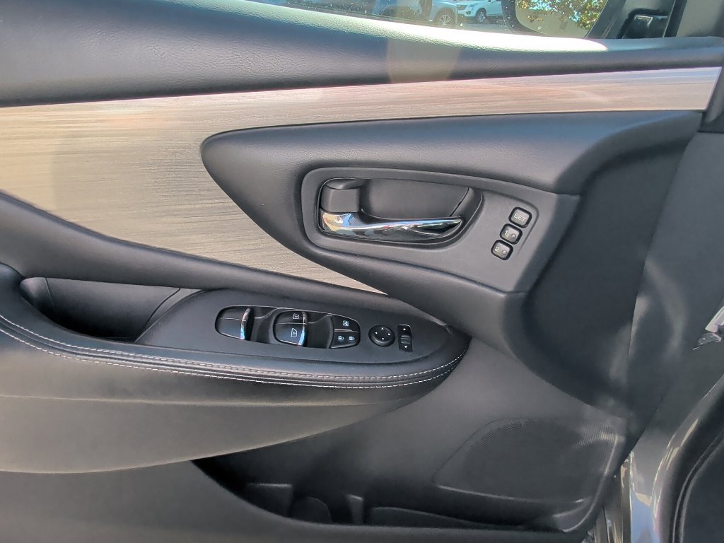 Used 2018 Nissan Murano SL w/ Midnight Edition Package AWD/4WD image 10