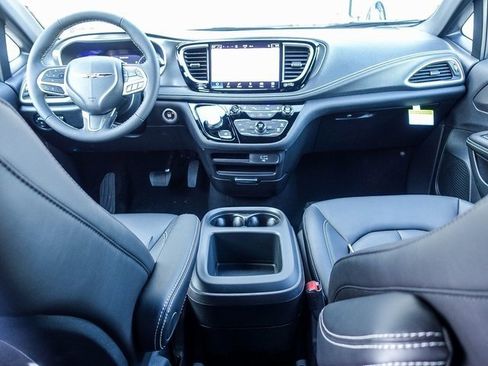 New 2026 Chrysler Pacifica Select image 25