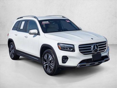 Used 2025 Mercedes-Benz GLB 250 4MATIC image 3