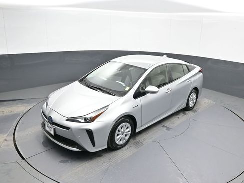 Certified 2022 Toyota Prius LE image 32