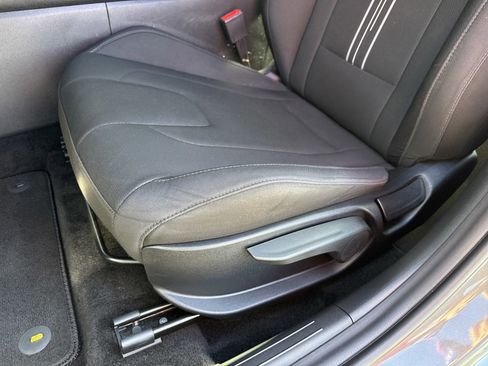 Certified 2025 Hyundai Elantra Sport image 12