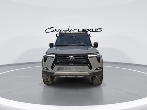 Used 2024 Lexus GX 550 image 3