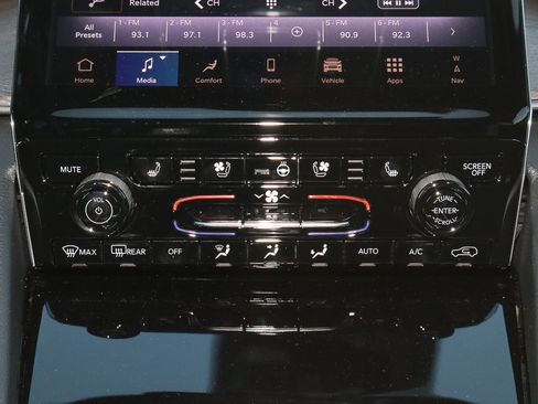 New 2025 Jeep Grand Cherokee Overland w/ Luxury Tech Group IV image 21