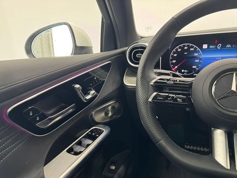Used 2024 Mercedes-Benz GLC 300 4MATIC image 23