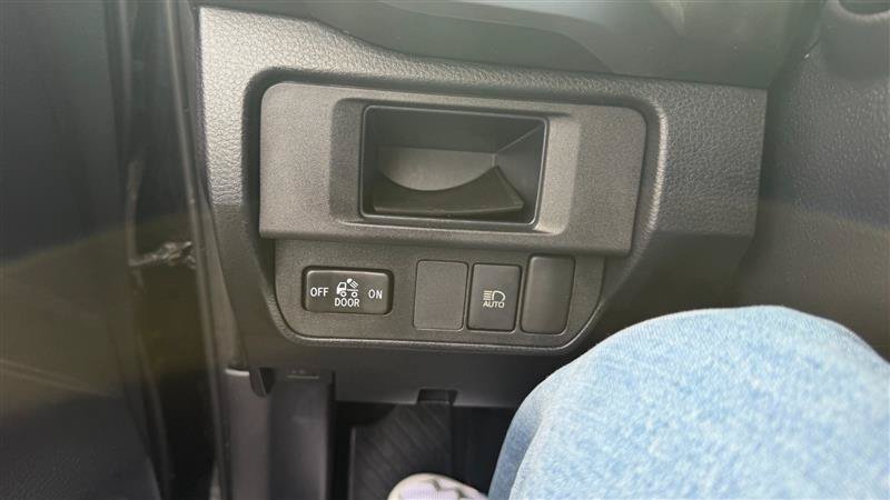 Used 2019 Toyota Tacoma SR5 AWD/4WD image 29