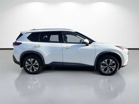 Used 2021 Nissan Rogue SV w/ Premium Package FWD image 2