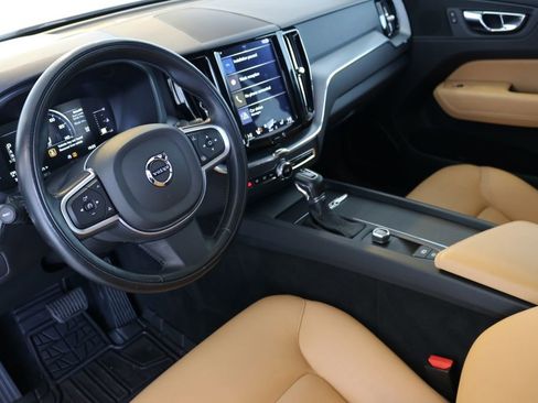 Used 2018 Volvo XC60 T6 Momentum w/ Vision Package image 20