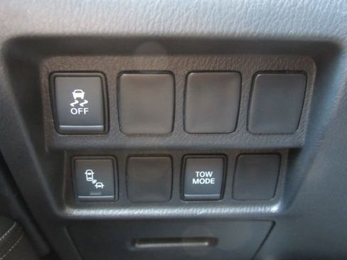 Used 2020 Nissan Pathfinder SV image 34