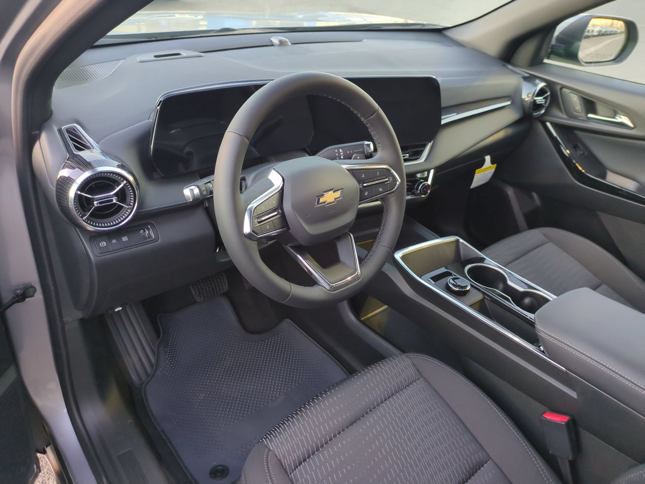 Used 2027 Chevrolet Equinox LT w/ Safety and Technology Package FWD image 10