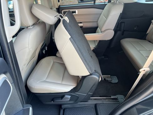 Used 2022 Ford Explorer XLT w/ Equipment Group 202A image 22