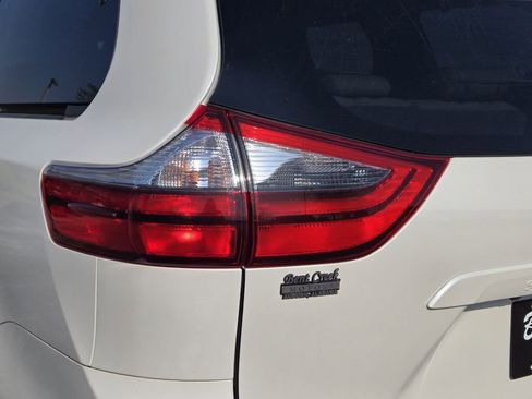 Used 2020 Toyota Sienna XLE image 8