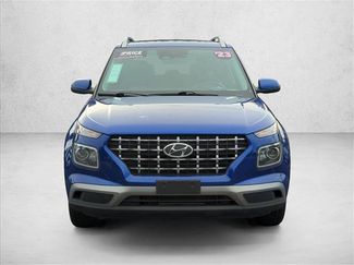 Used 2023 Hyundai Venue SEL FWD video 2