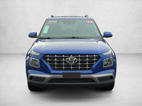 Used 2023 Hyundai Venue SEL FWD image 2