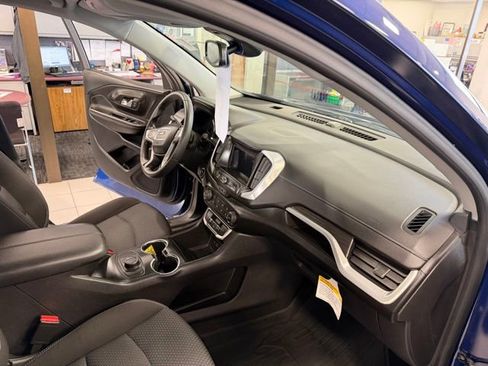 Used 2023 GMC Terrain SLE w/ Elevation Edition FWD image 30