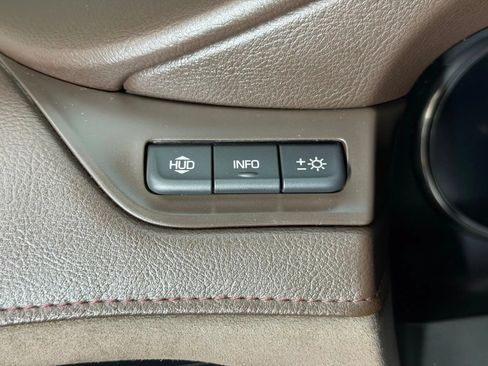 Used 2017 Cadillac Escalade ESV Premium Luxury AWD/4WD image 38