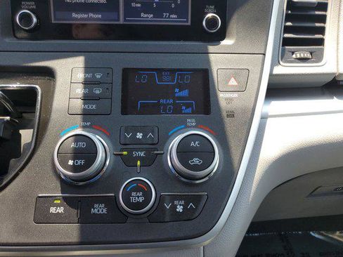 Certified 2020 Toyota Sienna L image 22