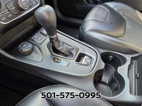 Used 2019 Jeep Cherokee Latitude Plus w/ Cold Weather Group AWD/4WD image 25