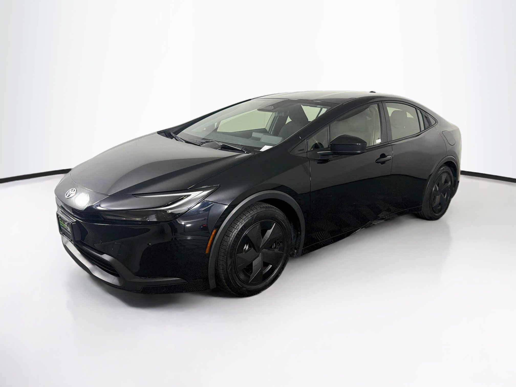 Used 2024 Toyota Prius LE FWD image 3