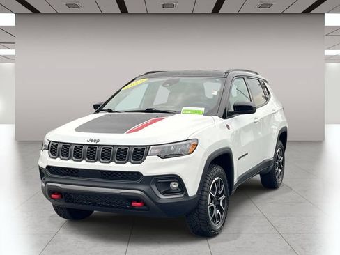 Used 2025 Jeep Compass Trailhawk AWD/4WD image 8