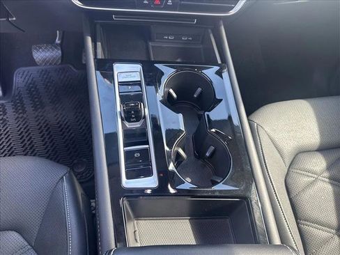 Used 2024 Volkswagen Atlas SE w/ Panoramic Sunroof Package FWD image 16