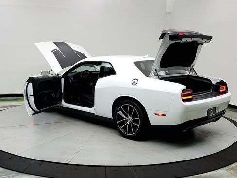 Used 2018 Dodge Challenger R/T Scat Pack RWD image 12
